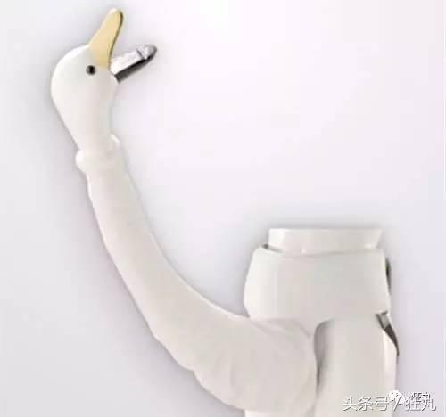 安装在*体下**的手机架？岛国人民的脑洞污到极致