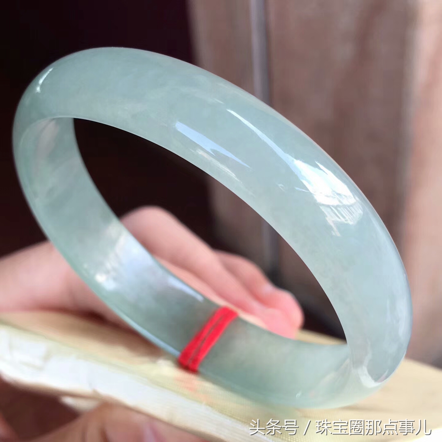 万元左右的玉手镯值得买吗,万元左右的翡翠镯芯料