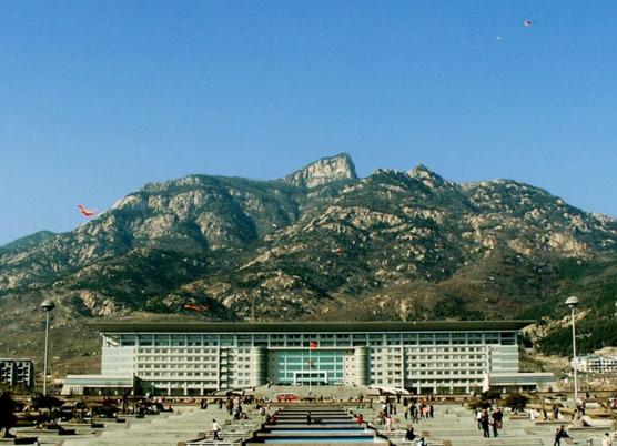 *安泰**——泰山广场、又名市政广场，地处时代发展线北段