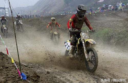 摩托车为什么在雨天易熄火,125摩托车一加油就熄火是怎么回事