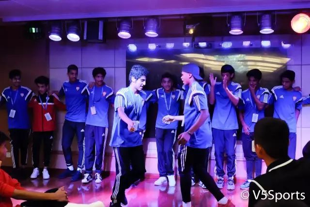 嗨翻天！亚洲足球小将夜游江城六国少年才华横溢