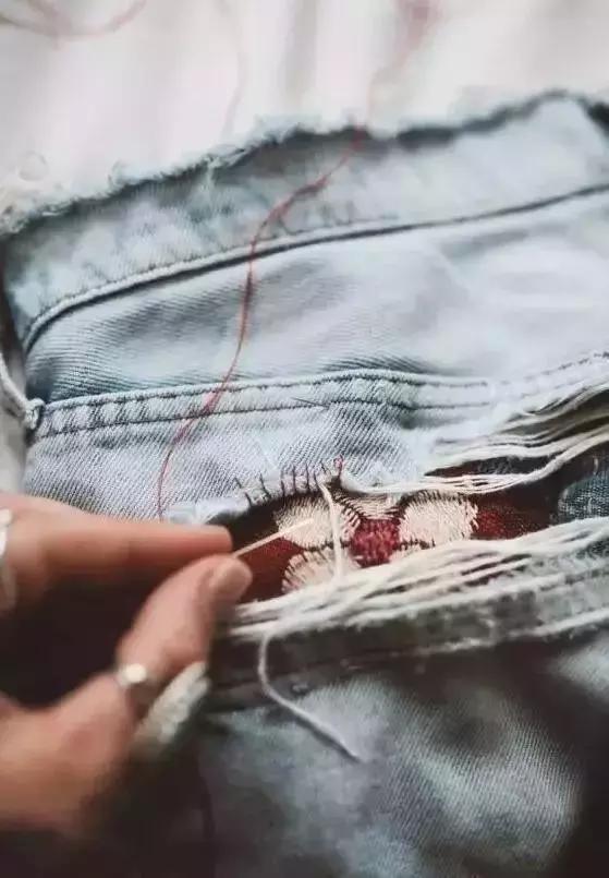 破洞牛仔裤越来越大,牛仔裤破洞拉丝断了怎么补