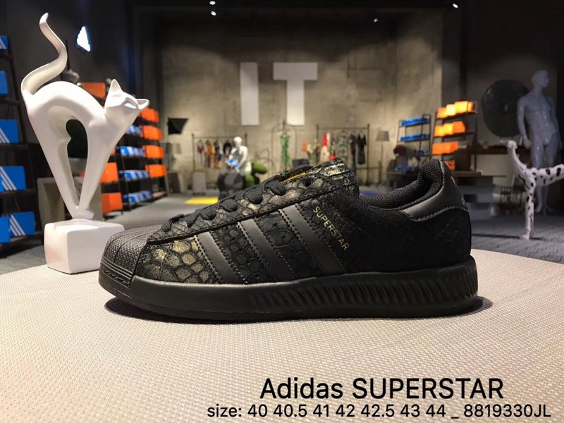 adidas贝壳头小麦,adidas三叶草贝壳头红蓝绿