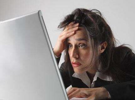 鼻梁两侧黑色素像斑怎么回事,鼻梁黑色素沉淀有什么偏方去除