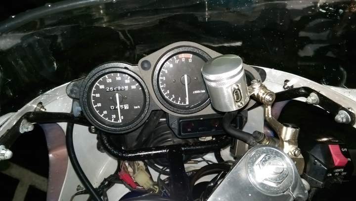 试驾89款雅马哈TZR250二冲程运动摩托车