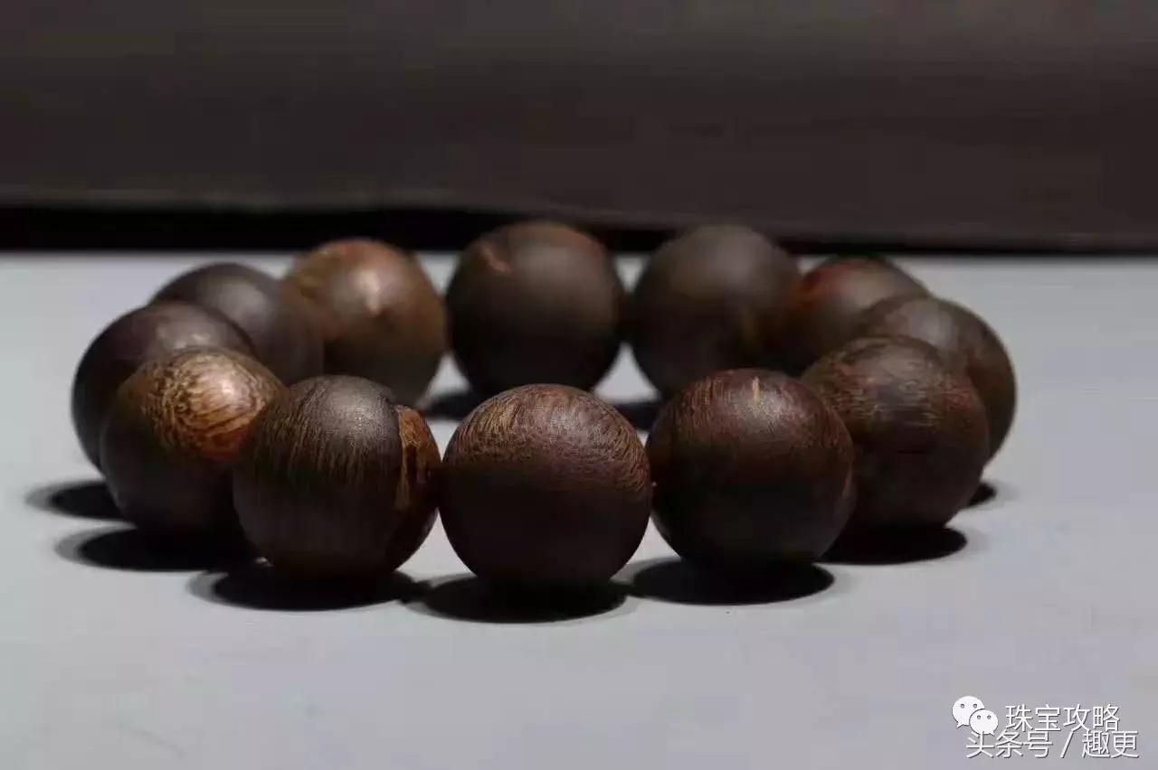 男士佩戴手串是左手还是右手,男士黄金貔貅手串佩戴方法