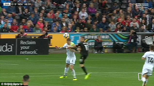 马内踢守门员被红牌罚下,曼城利物浦马内被红牌罚下