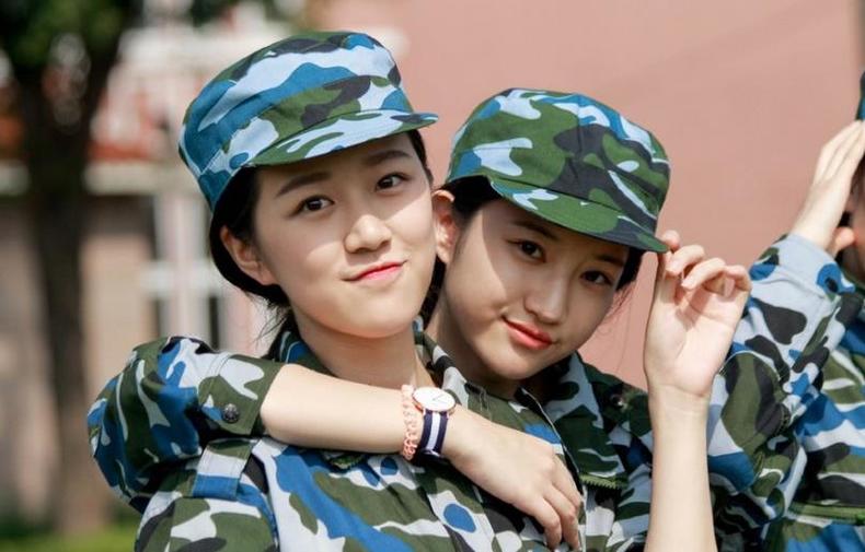 军训后晒黑如何美白,军训晒黑怎么不用花钱就白回来