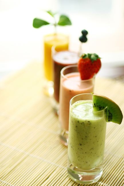 老板来一杯牛油果汁,老板娘来瓶啤酒