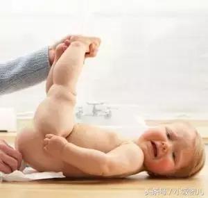 不到六个月的宝宝不肯吃奶怎么办,为什么六个月之前不能添加辅食