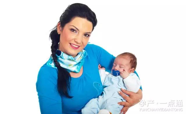 亲妈伺候月子和月嫂哪个好,月嫂和婆婆一起照顾月子