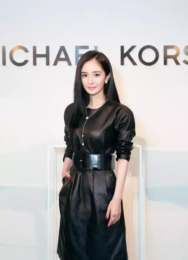 带货女王杨幂又出新花样了,杨幂私服带货