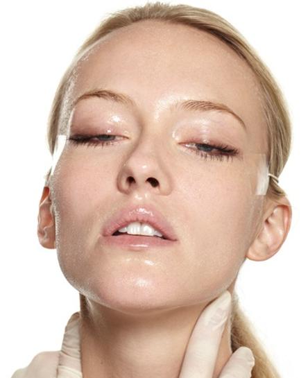 颈部有纹路图片,颈部出现细纹