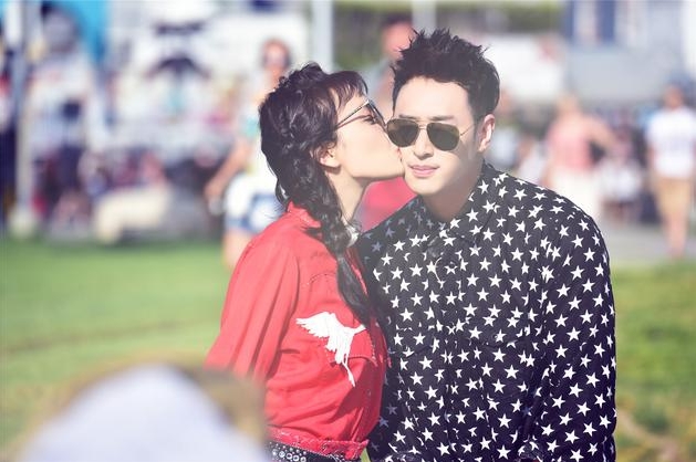 吴昕对潘玮柏动心了吗,潘玮柏吴昕一起唱歌吴昕不断跑调