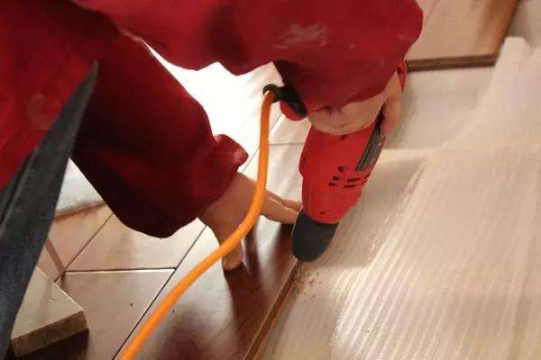 手电钻的使用条件有哪些,手电钻或手持电动工具注意事项