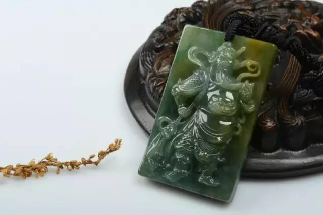 翡翠饰品寓意和象征,翡翠饰品的寓意讲解