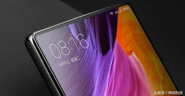 “光头”大战“齐刘海”，哪款手机的外形，更加符合我们的审美？