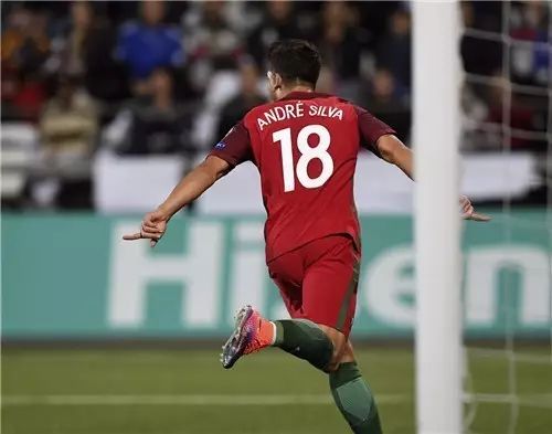 米兰最后一个9号因扎吉,因扎吉在ac米兰几号球衣