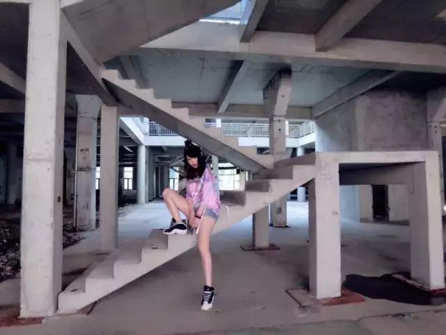 酷女孩街拍,好看的酷女孩街拍