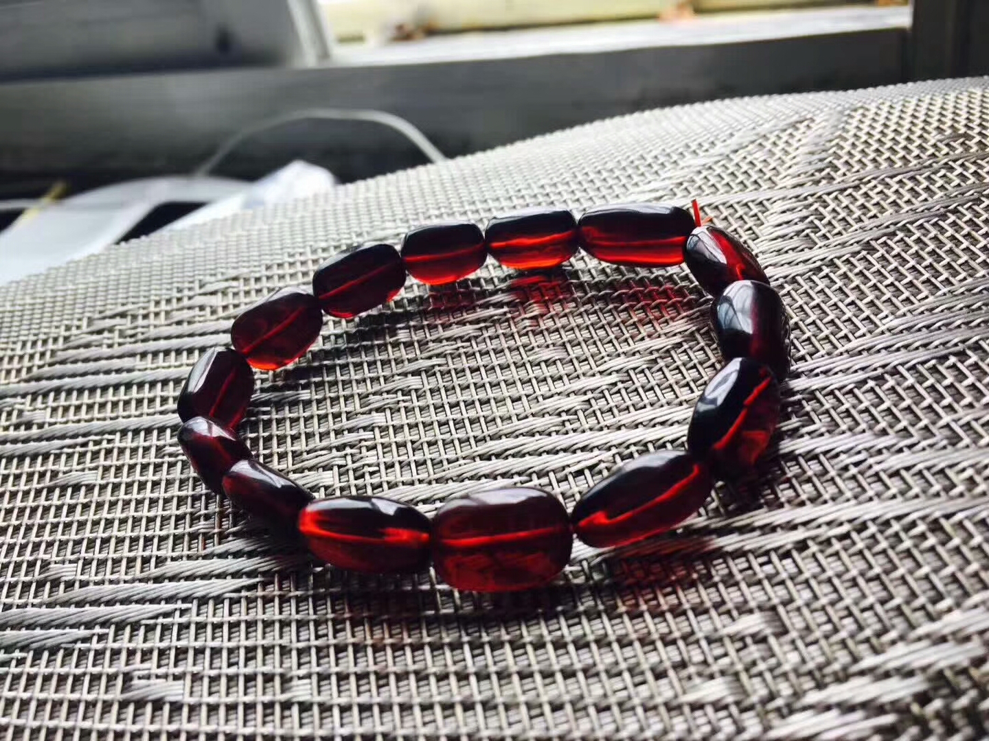 缅甸琥珀金珀好还是血珀好,缅甸血珀和棕珀