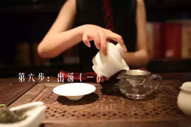 最简单实用的普洱茶解茶小技巧,普洱茶茶饼冲泡步骤说明