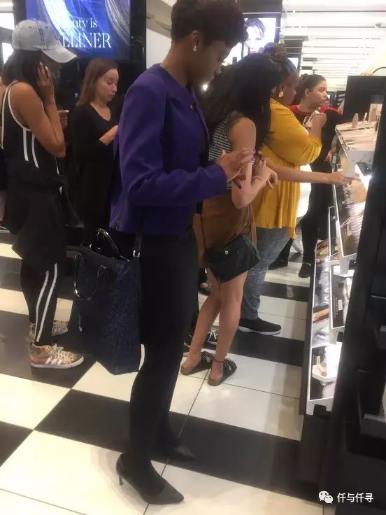 蕾哈娜彩妆真的好用吗,蕾哈娜自创彩妆品牌有哪些