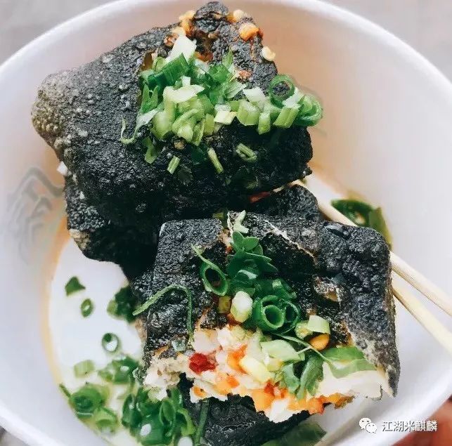 青岛吃海鲜攻略靠海边的地方,每年来青岛吃海鲜必去的地方