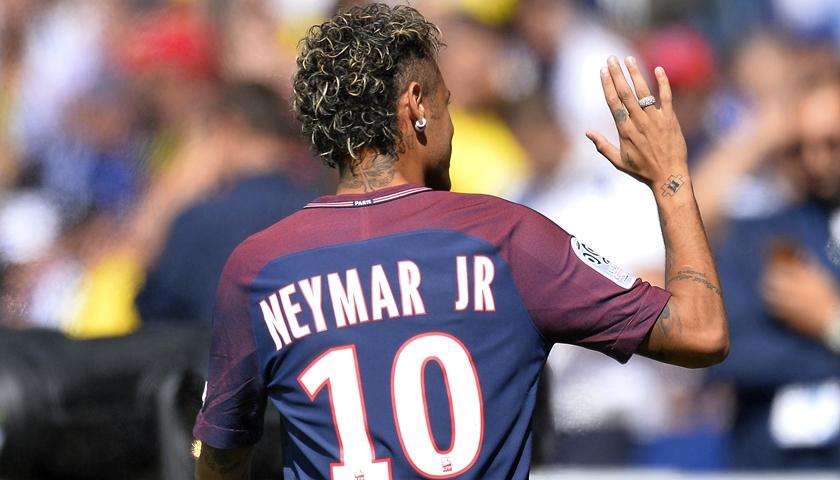 过人内马尔桑托斯,内马尔戏耍过人被打