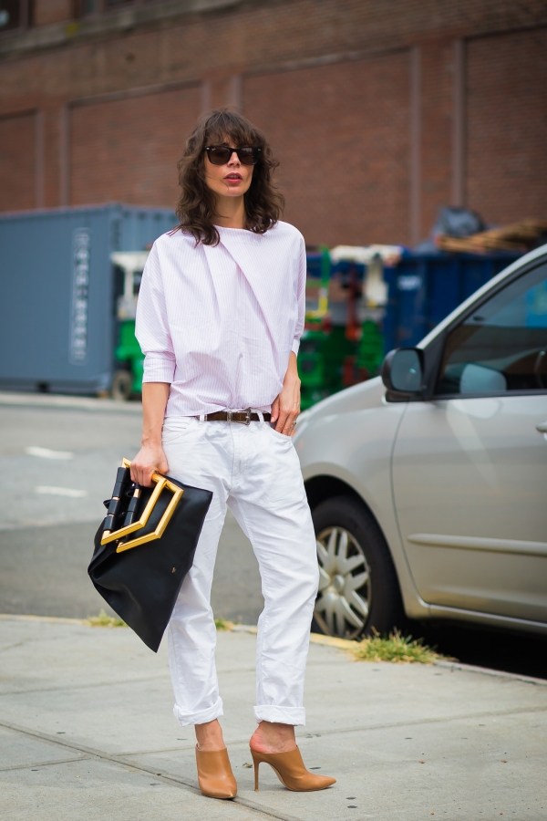 粉色毛呢大衣配什么颜色裤子好看,粉色衬衫搭配什么颜色的裤子好看