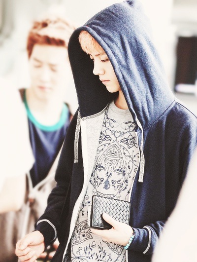 林允儿鹿晗王大陆同款,鹿晗与林允儿穿着红色衣服