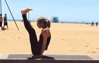 交叉腿怎么能转身,交叉腿怎么转圈