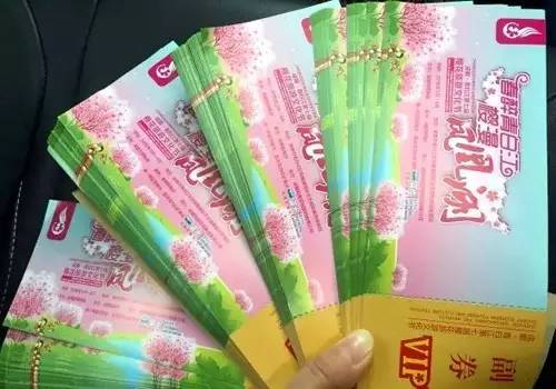 踏青采草莓的方法,春游草莓园