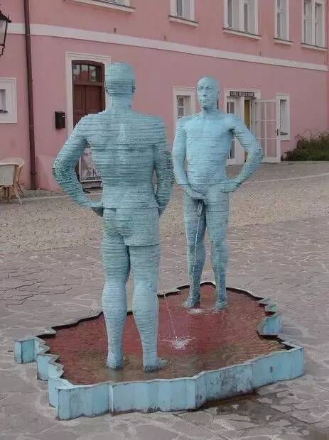 世界十大奇葩的雕塑,节操碎一地图片