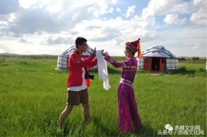 献哈达是蒙古族最高的礼仪吗,蒙古族献哈达的正确姿势