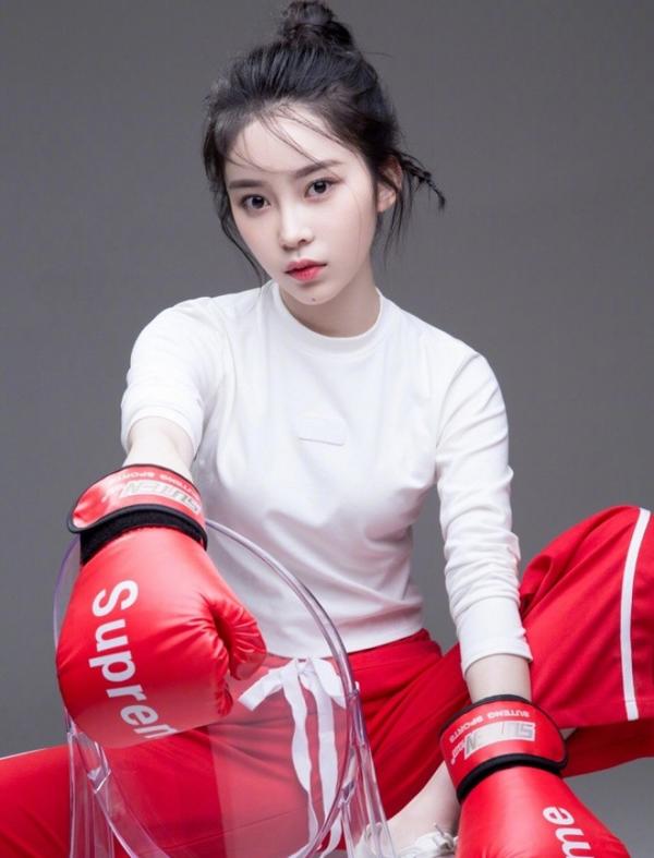 军训女生长得像章泽天,军训女生像章泽天