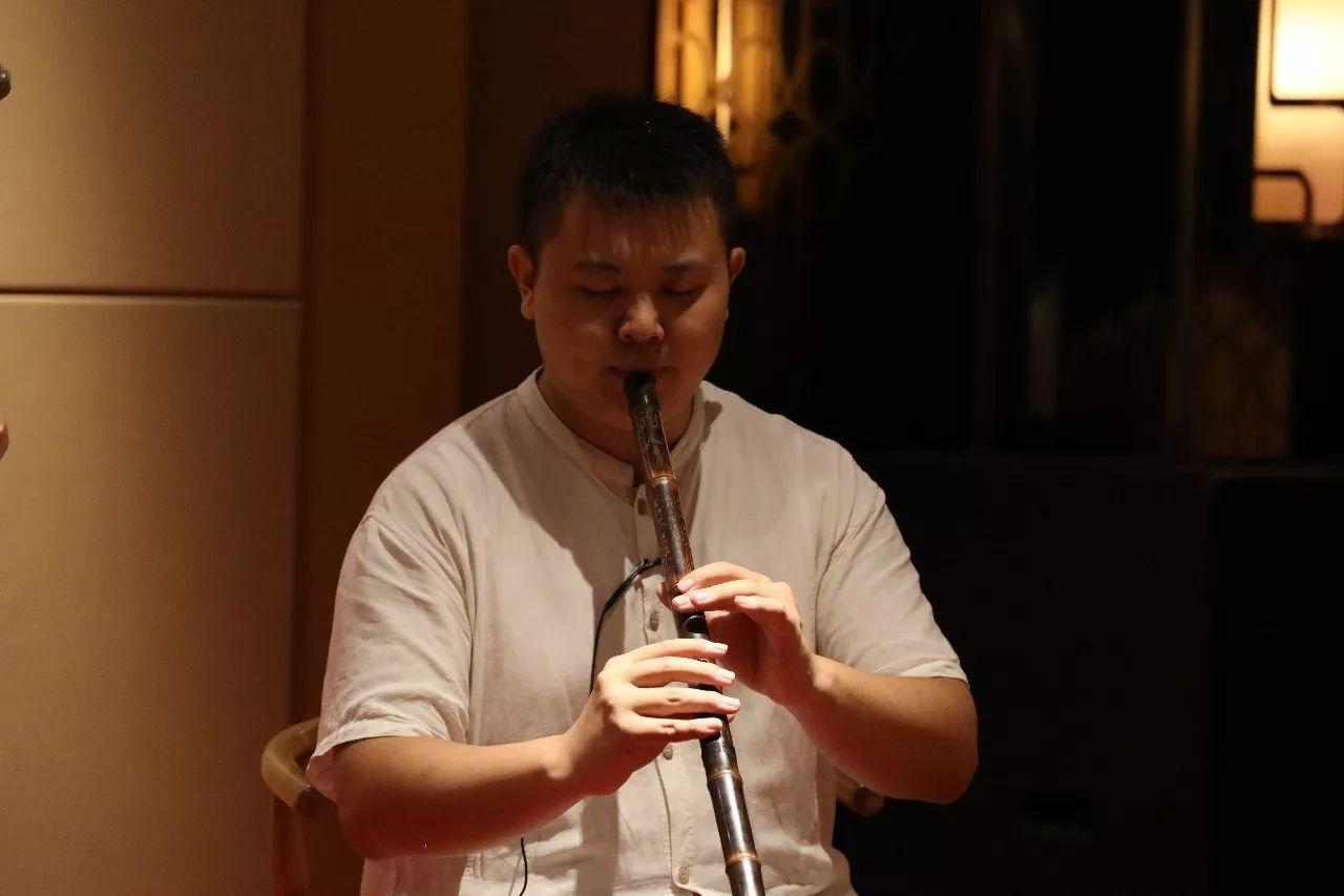 金风送爽同邀月下联,金风送爽迎中秋