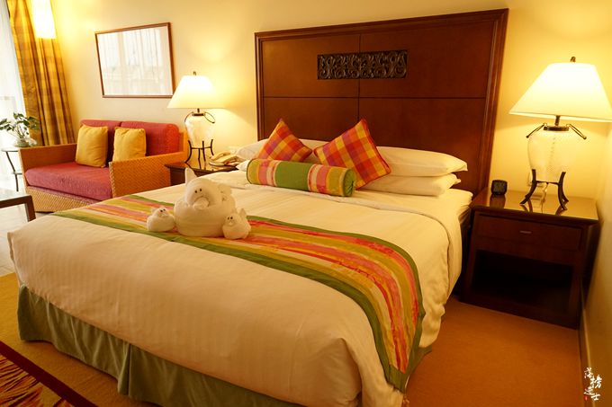 三亚天气一直显示下雨能去吗,十月中旬三亚天气下雨吗