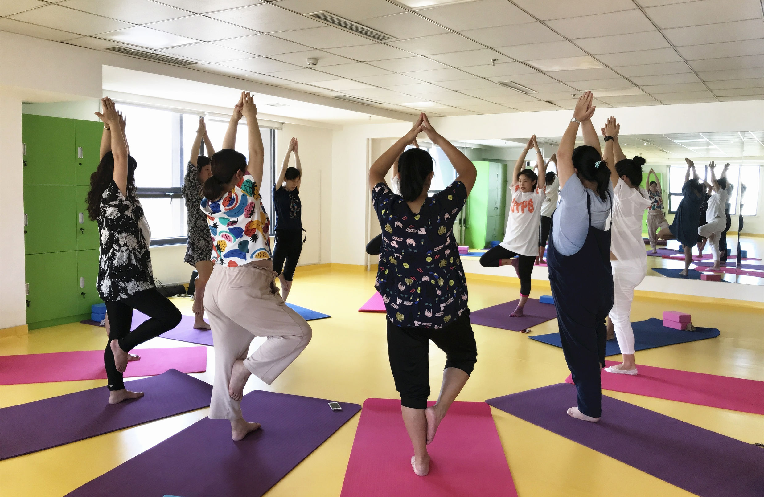 辣妈做孕妇瑜伽致早产,孕妇瑜伽孕妈妈私教日常