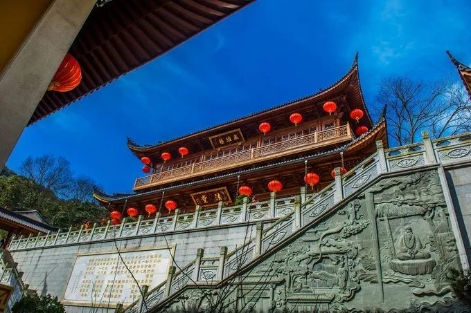 小姐！杭州好，杭州住多了对皮肤好！