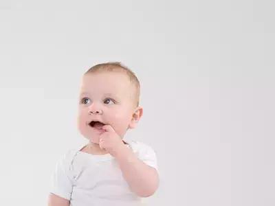 乳牙未掉恒牙长歪了后期会长好吗,宝宝的乳牙歪