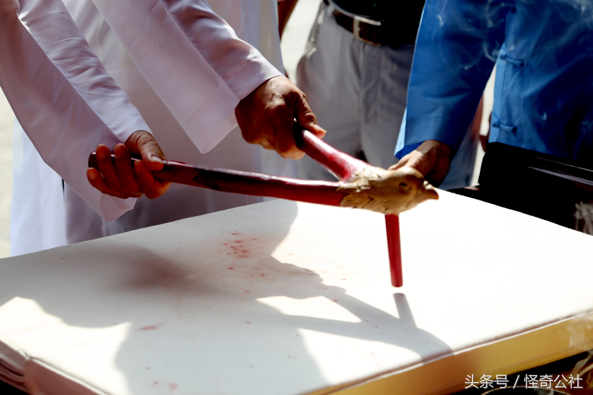 台湾高雄访湖北当阳关陵表演“扶鸾”这种古老的民间道术