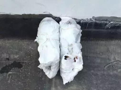 下雨时怎么让鞋子不湿,下雨潮湿天如何让鞋子快速干了