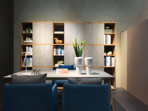 这个中国品牌占据了全球最大规模家具展两个主馆，凭什么？