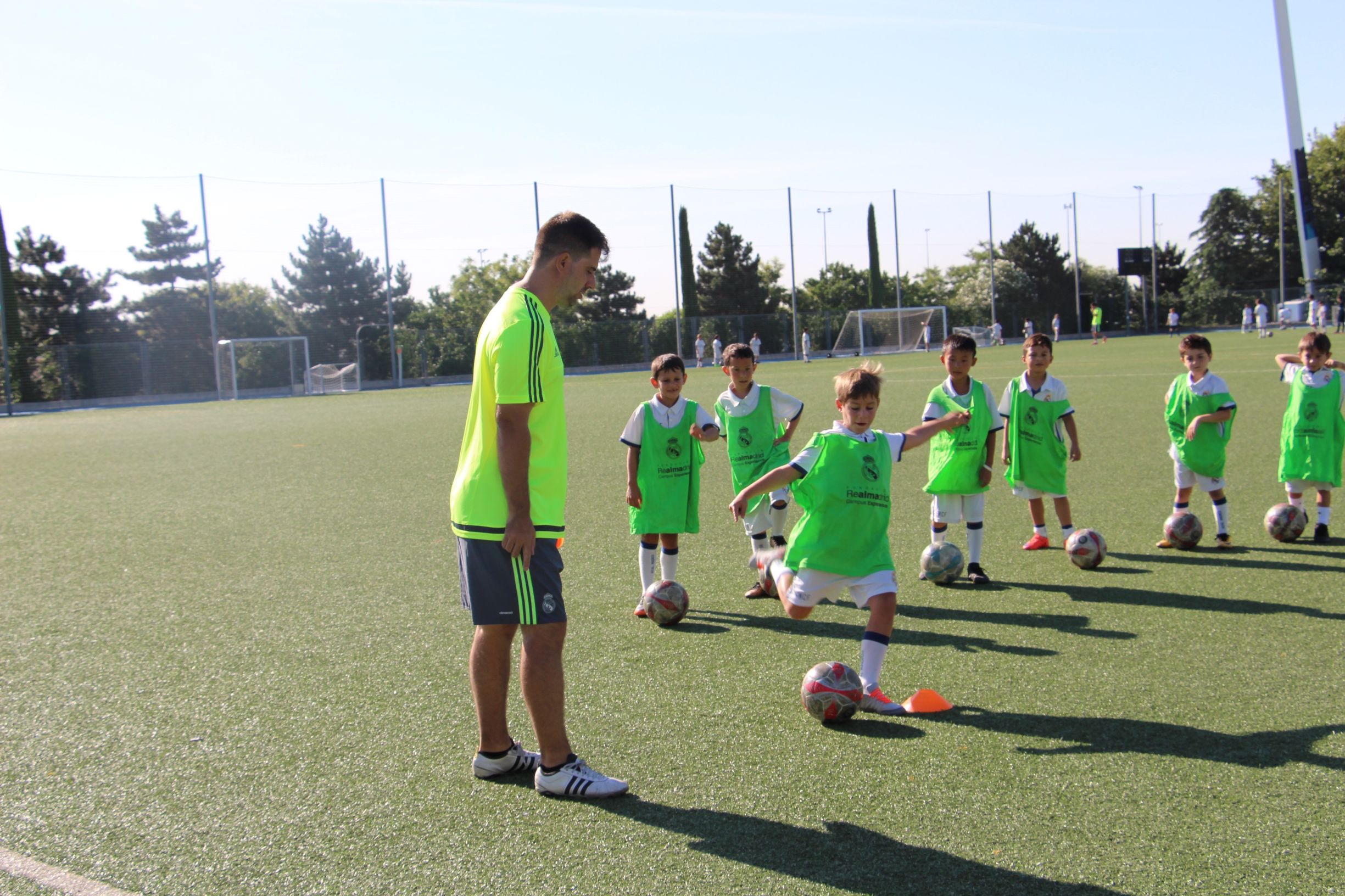 孩子几岁开始学踢球,踢足球几岁开始学最好