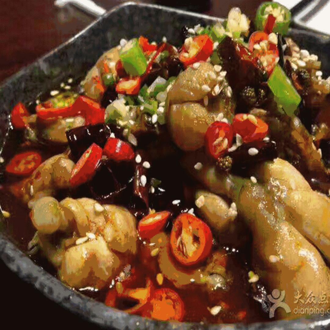 海归老板放弃百万年薪，怒倒600份汤底为找纯正的成都串串味道