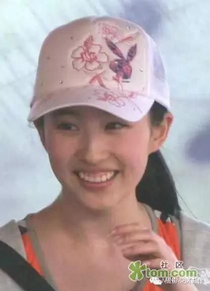 拍照怎么笑得好看又自然不露牙,拍照时如何笑得更好看更自然