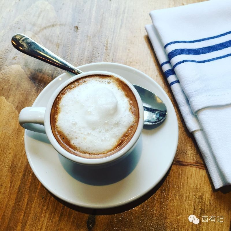 尊严着的虚荣：时尚女编辑的幕后生活