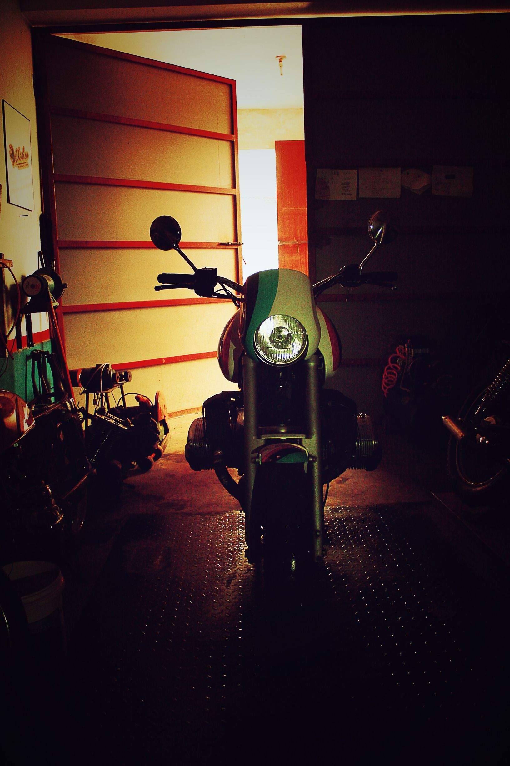 独特设计复古摩托车,中国小伙手工打造摩托车