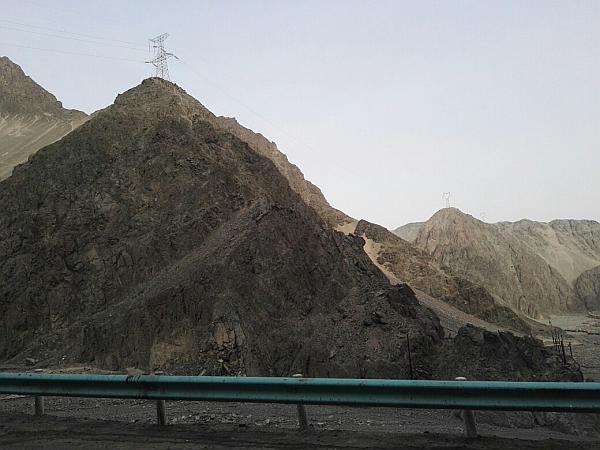 两位60岁老人去旅游,60后老俩口自驾穿越罗布泊无人区