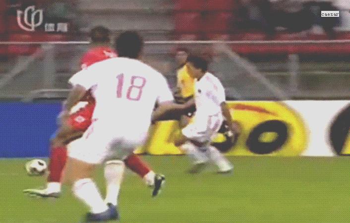 曾经与梅西抢首发的中国球员,比肩梅西的天才